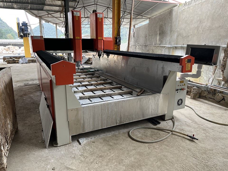 CNC-kivenkaiverruskone